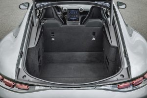 Geräumiger und luxuriöser Kofferraum des Mercedes-AMG GT Coupé 2024